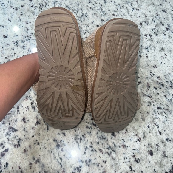 UGG
Purl Cardy Knit Boot size 6 - Picture 5 of 10